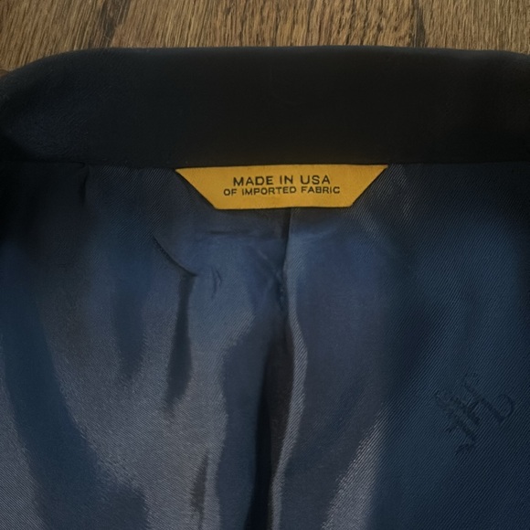 Great condition Hickey Freeman jacket in size 50. - Picture 2 of 4